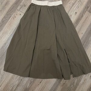 Elegant Olive Green Women's Skirt with pockets